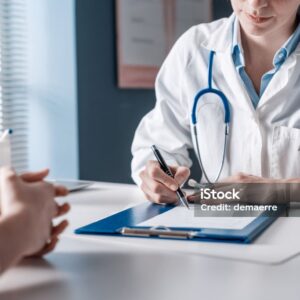 Aprenda inglês com a história Health and Appointments! Texto completo, tradução e pronúncia para falar sobre saúde e consultas médicas.
