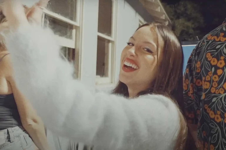 bad idea right? – Olivia Rodrigo: Letra, Tradução e Pronúncia