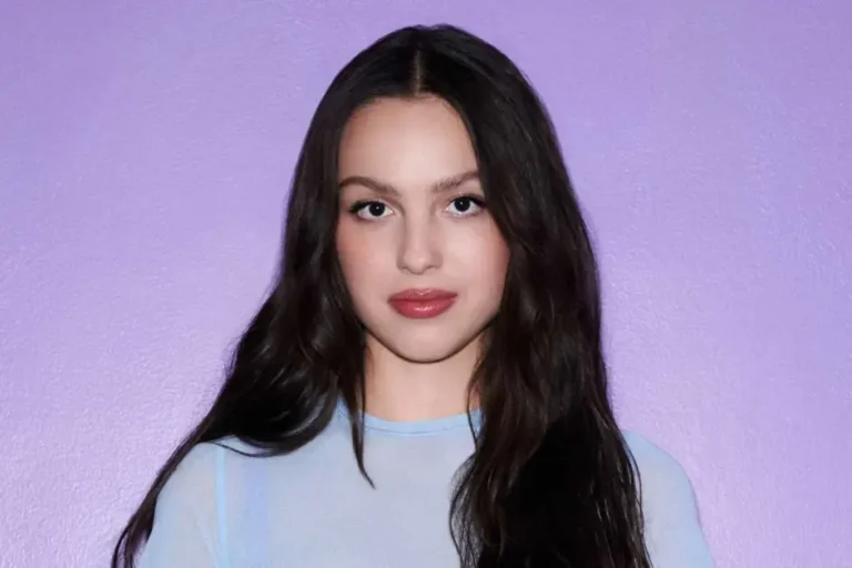 Drop Dead – Olivia Rodrigo: Letra, Tradução e Pronúncia Escrita