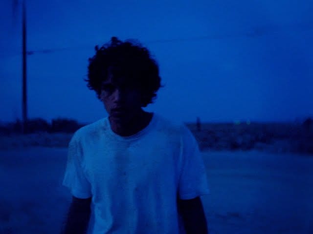 Mama’s Boy – Dominic Fike: Letra, Tradução e Pronúncia