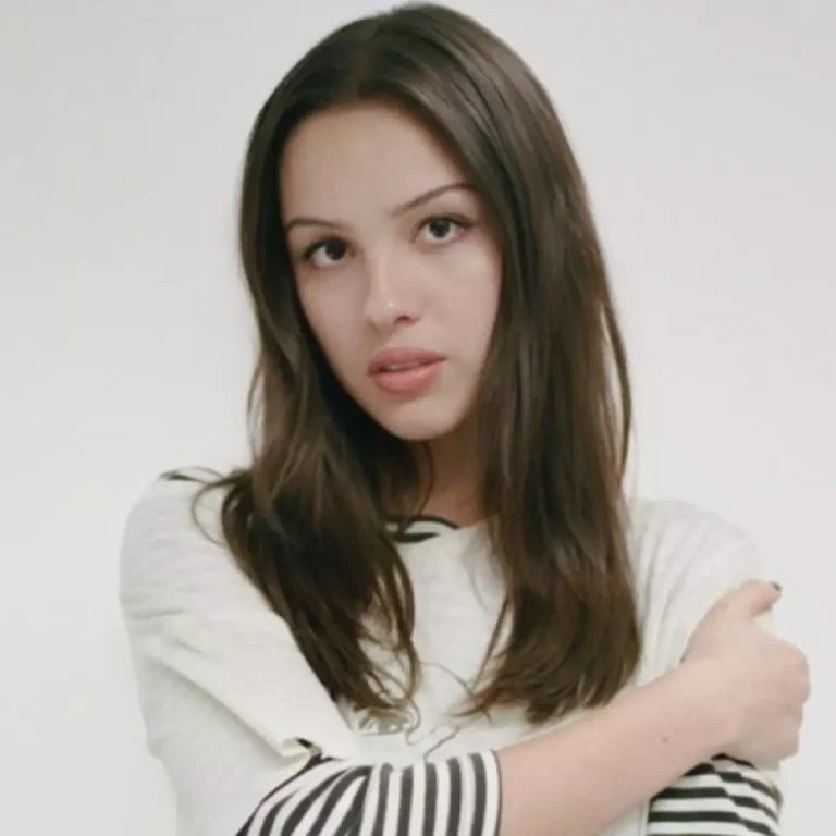 honeybee – Olivia Rodrigo: Letra, Tradução e Pronúncia